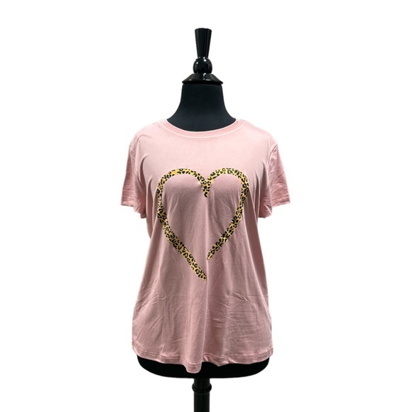 Tops - Heart Shape Graphic T-Shirt